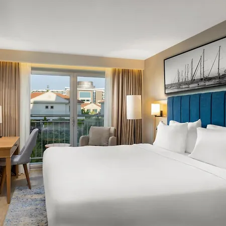 Radisson Blu & 5* Чешме