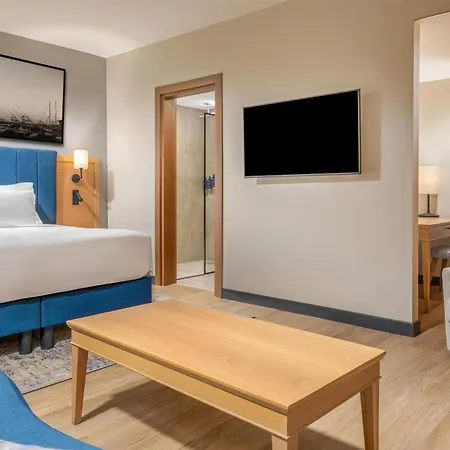 Radisson Blu & Чешме