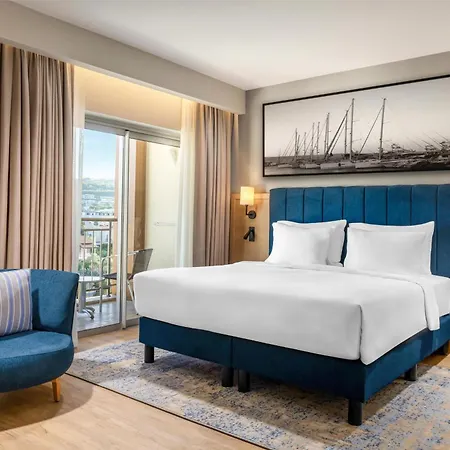 Курортний комплекс Radisson Blu & 5*