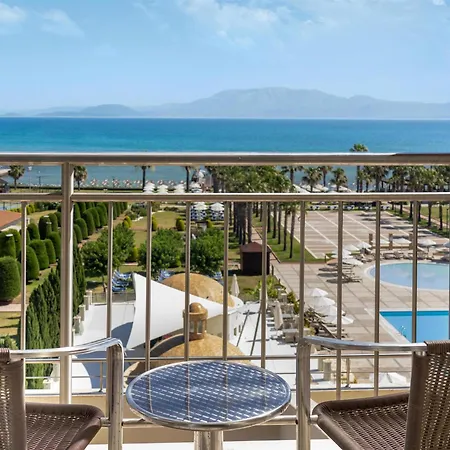 Курортний комплекс Radisson Blu &