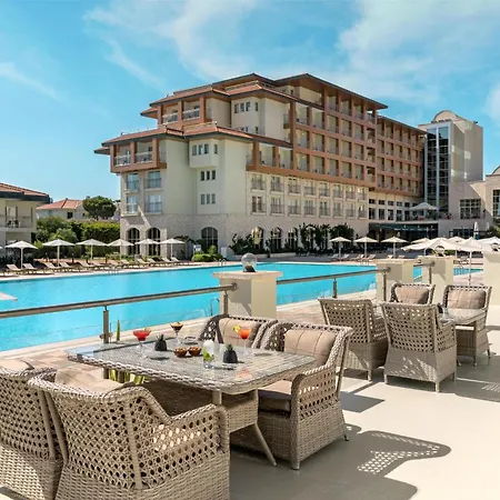 Radisson Blu & Курортний комплекс 5*