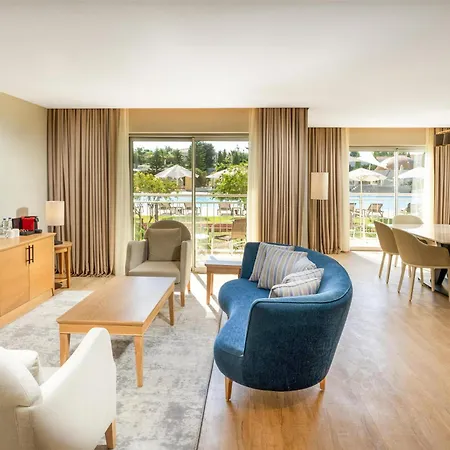Radisson Blu &