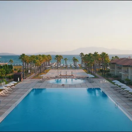 Radisson Blu & Курортный комплекс Кешме